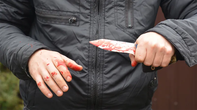 Hakimi söydü, arvadı tərəfindən bıçaqlandı