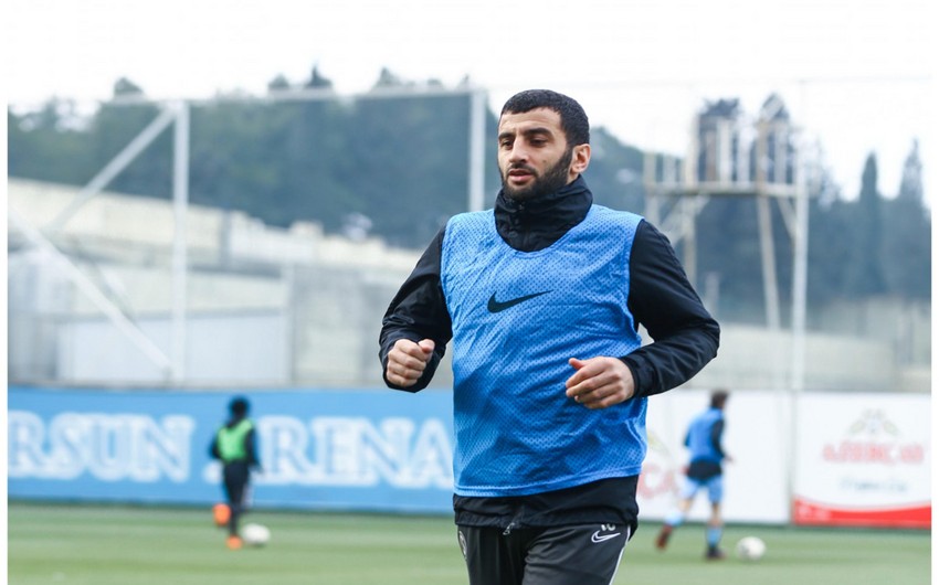Rahid Əmirquliyev: "Başqa təklifləri olsa da, mənə görə klubda qalmışdı"