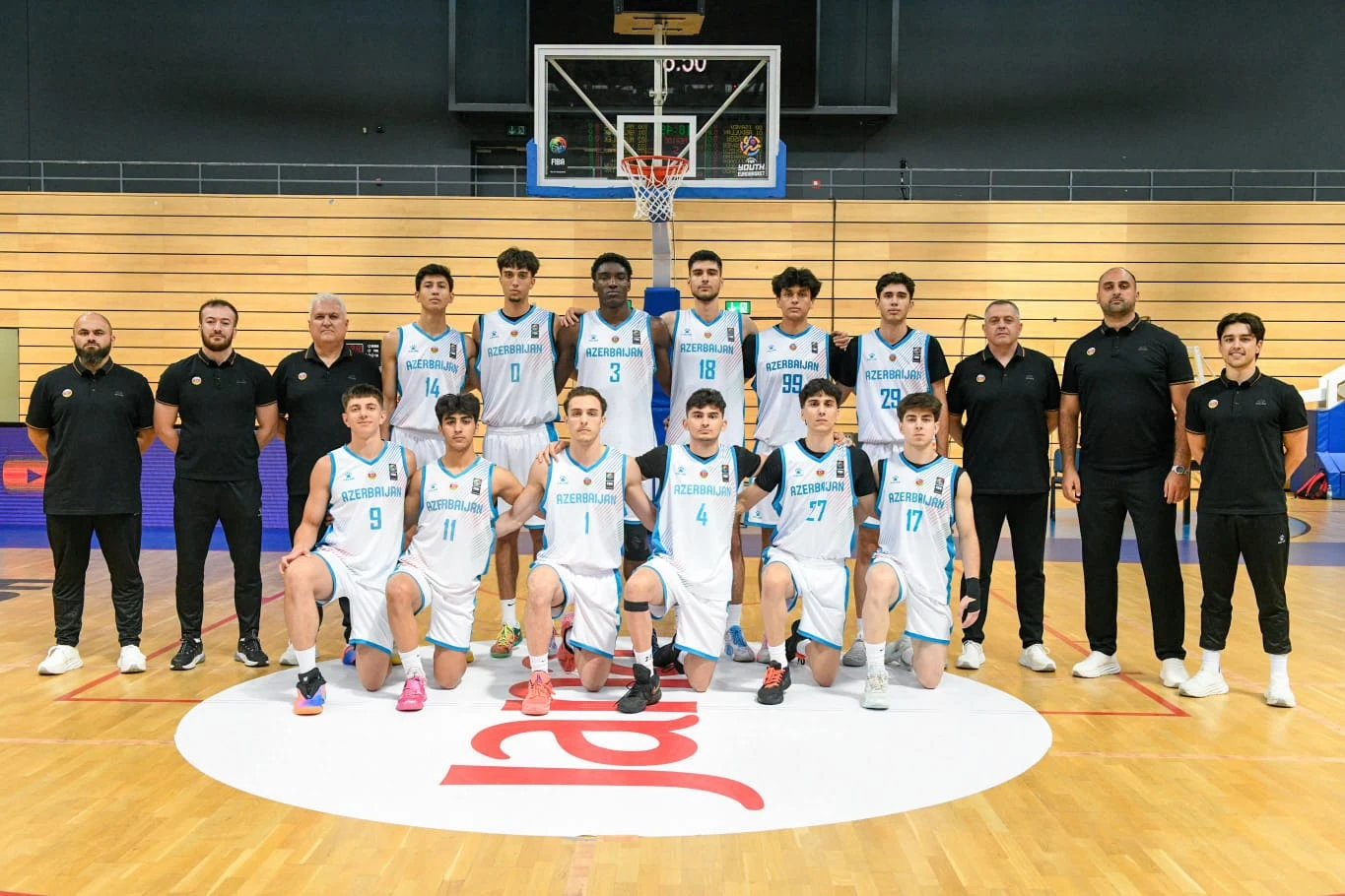 U-18 millimiz B divizionunu beş pillə irəliləyişlə bitirib