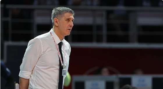 "Fənərbaxça" baş məşqçisi ilə yolları ayırıb