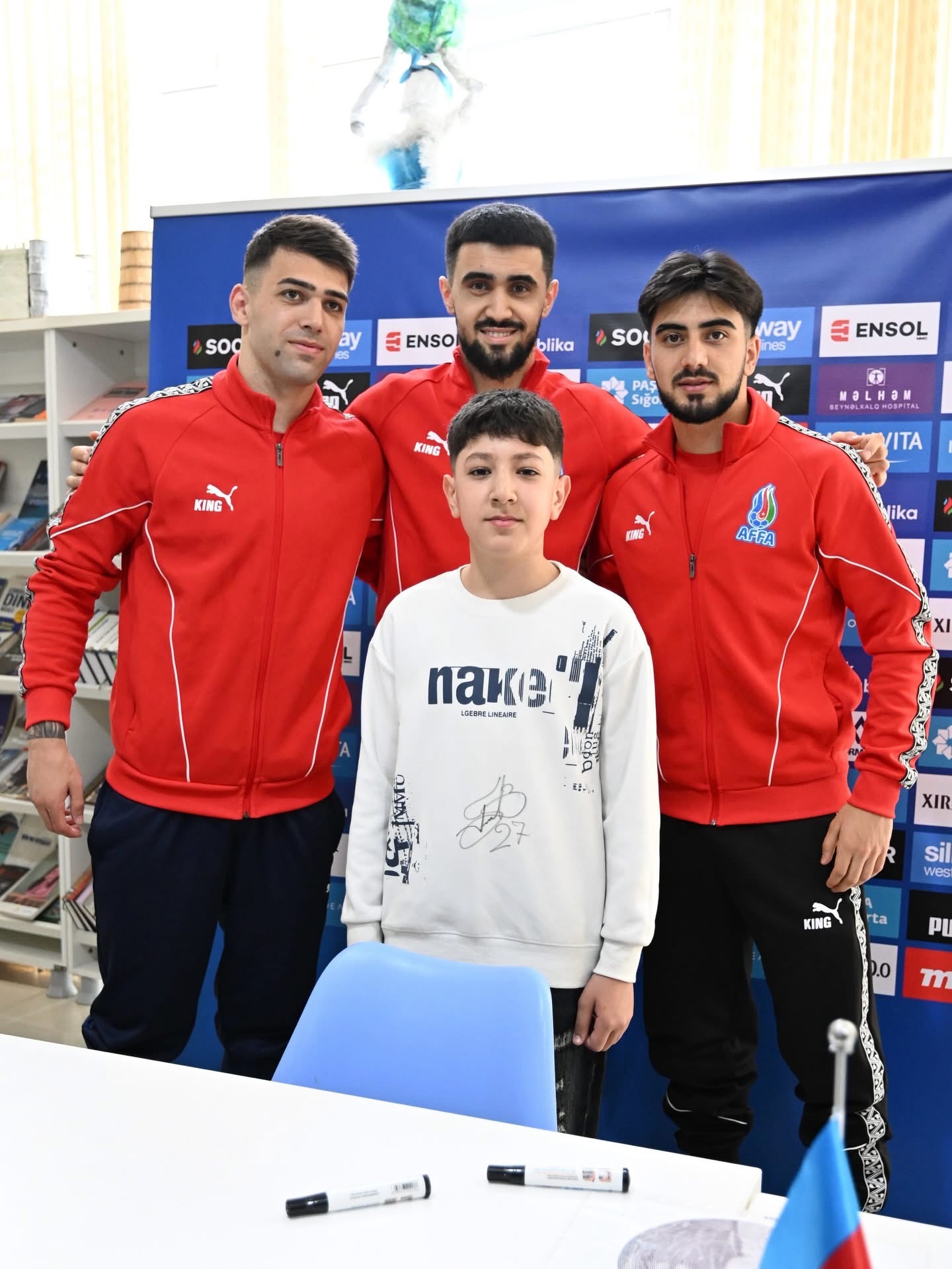 Millinin 3 üzvü azarkeşlərlə görüşdü