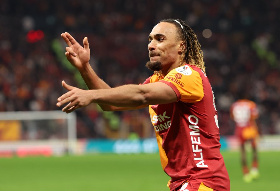 “Qalatasaray” onun transfer hüquqlarını almaq istəyir