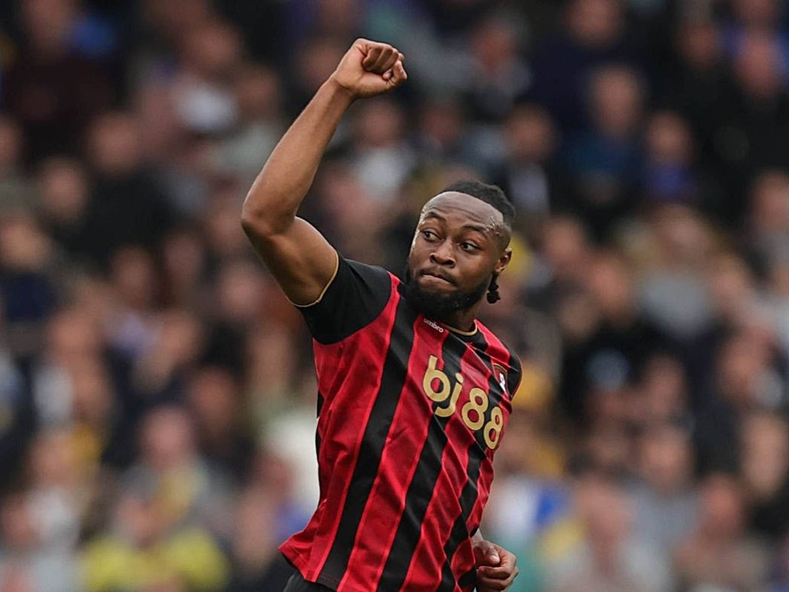 İngiltərənin 3 nəhəngi 25 yaşlı vingerə "elçi" düşüb