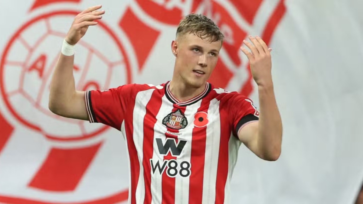 İngilis klubu müdafiəçisi ilə yeni müqavilə bağladı