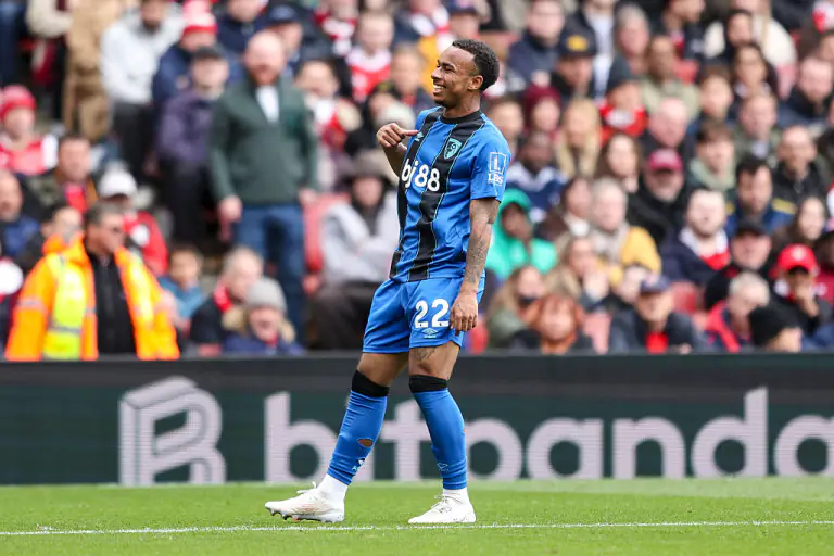 "Bornmut"un 19 yaşlı hücumçusu 21-ci əsrdə İngiltərədə bunu bacaran ilk futbolçu oldu