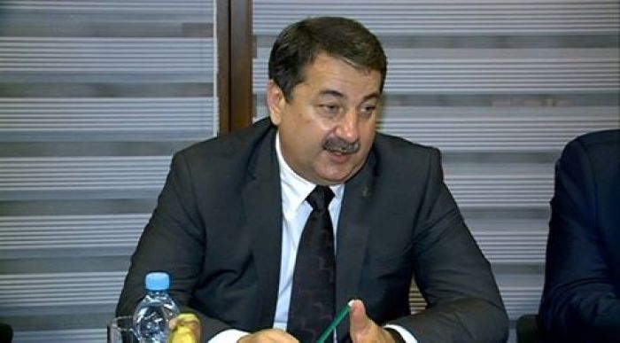 Vaqif Sadıqov: "İndiki halda böyük dəyişikliklərə əl atmaq tezdir"