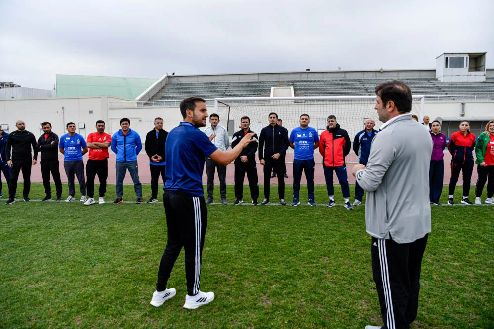 FIFA nümayəndələri Bakıda fiziki tərbiyə müəllimləri üçün seminar keçiriblər