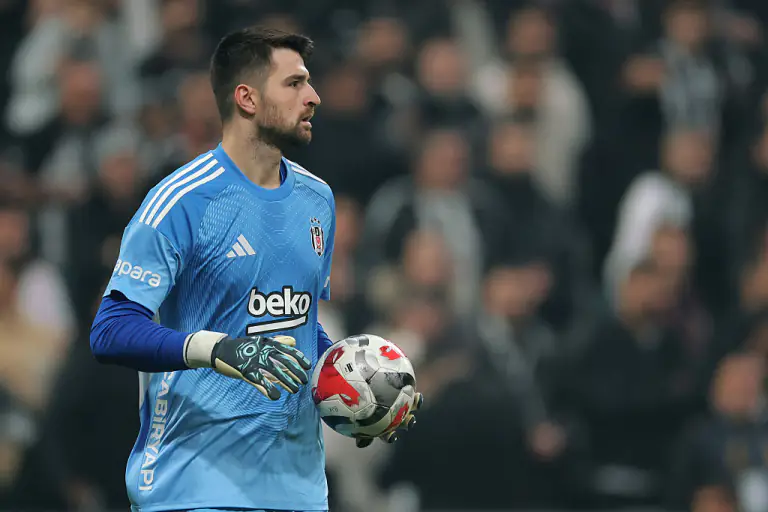 Arda Turan "Beşiktaş"ın qapıçısını yanına aparmaq istəyir