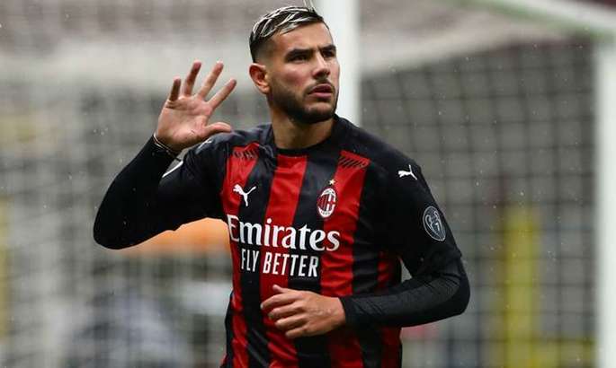 “Real” müdafiəçiyə görə “Milan”la danışıqlara başlayıb