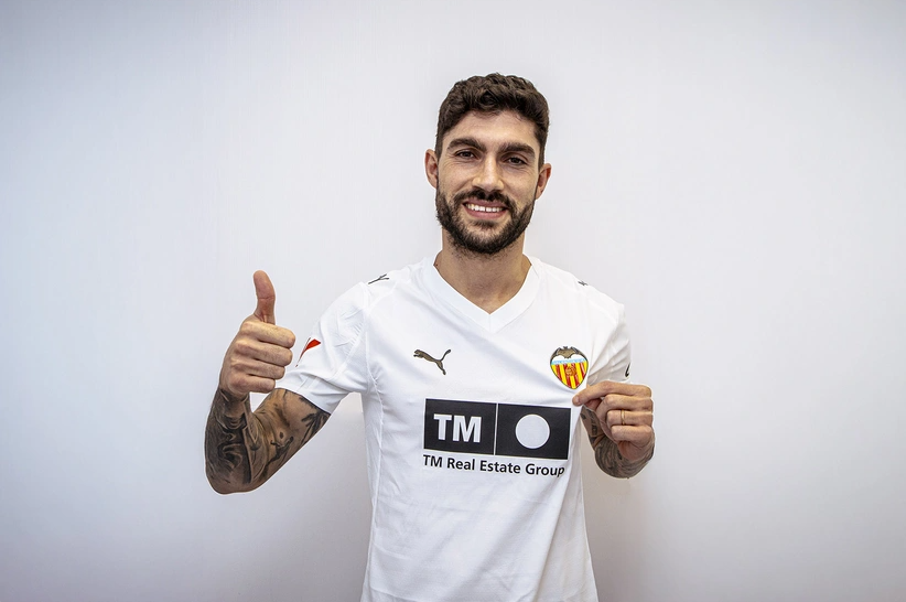 "Valensiya" ispaniyalı müdafiəçinin keçidini rəsmiləşdirdi