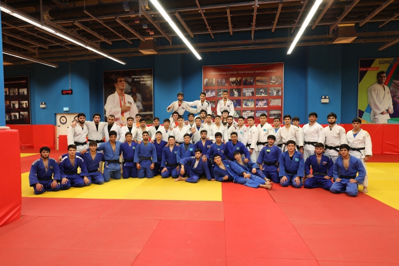 Qazaxıstan cüdoçuları Bakıda təlim-məşq toplanışındadır