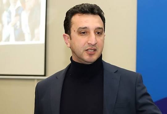 Cahangir Həsənzadə: "Hər şey təklif olunan işin şərtləri və xüsusiyyətlərindən asılıdır"