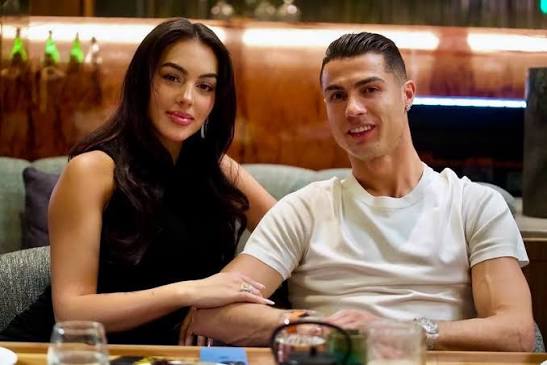 Kriştiano Ronaldonun sevgilisi: "Düzünü desəm, o, 50 yaşına qədər oynaya bilər"