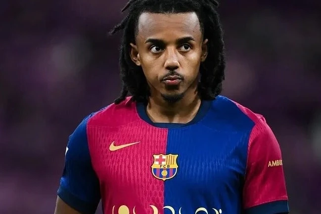 "Liverpul" müdafiəçiyə görə "Barselona"ya 80 milyon avro təklif etməyə hazırdır