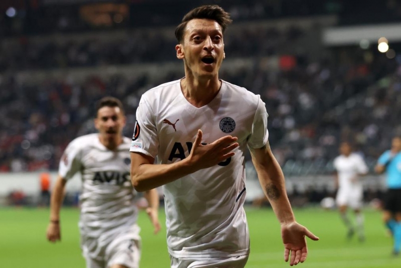 “Fənərbaxça” “Olimpiakos”la matça Özilsiz çıxacaq