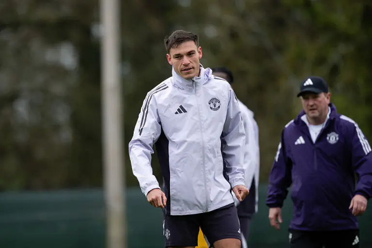 "Nyukasl" "Mançester Yunayted"in yarımmüdafiəçisinə "elçi" düşüb