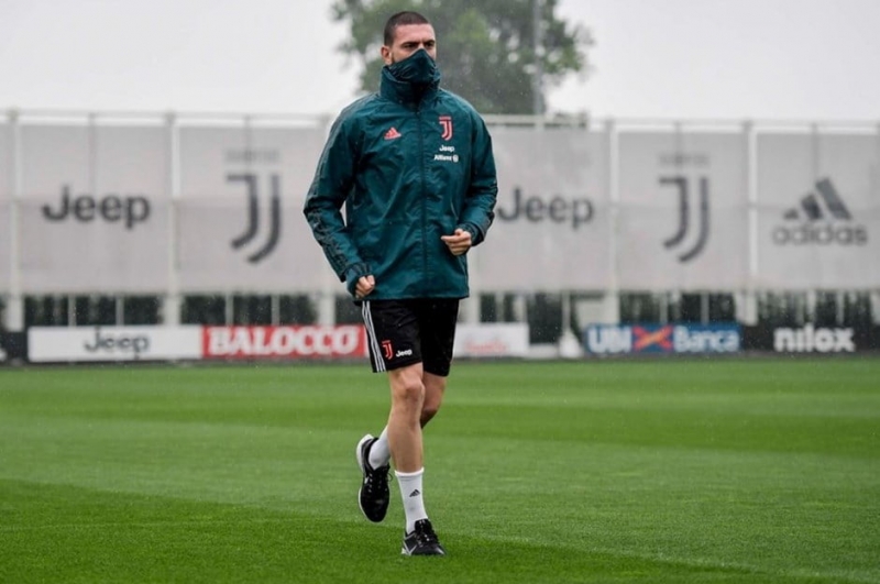 Merih Demiral koronavirusa qalib gəldi