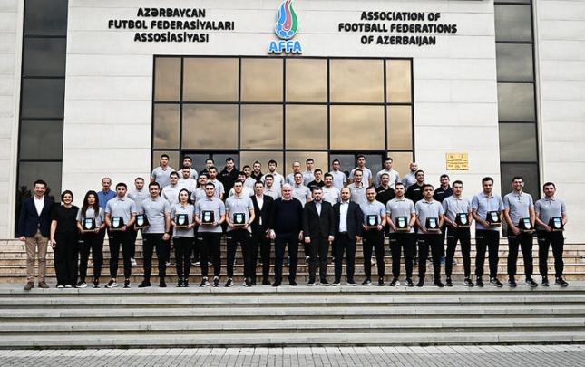 AFFA-da FİFA referilərinə vəsiqə və döş nişanları təqdim olundu