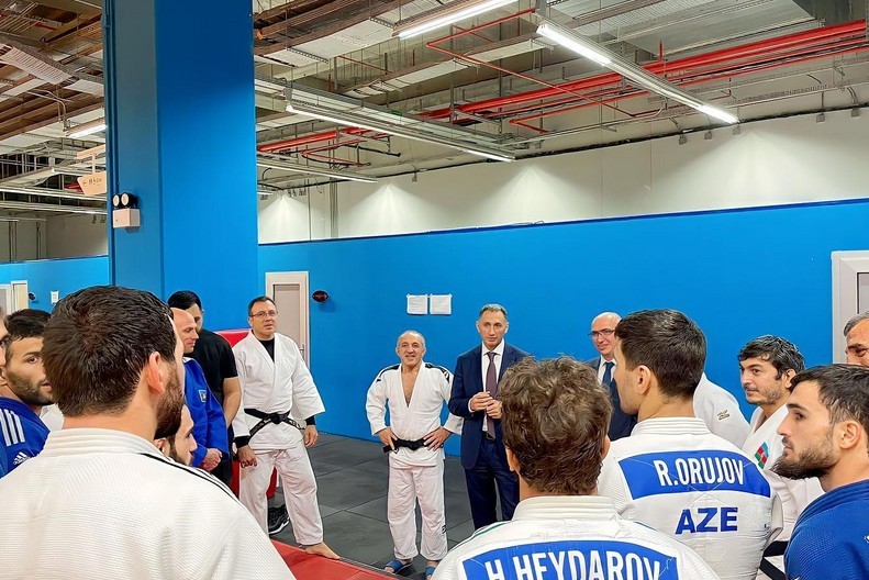 Rəşad Nəbiyev DÇ-də iştirak edəcək cüdoçularla görüşdü