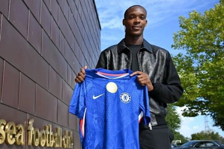 “Çelsi” Fransa klubunun hücumçusu ilə müqavilə bağlayıb