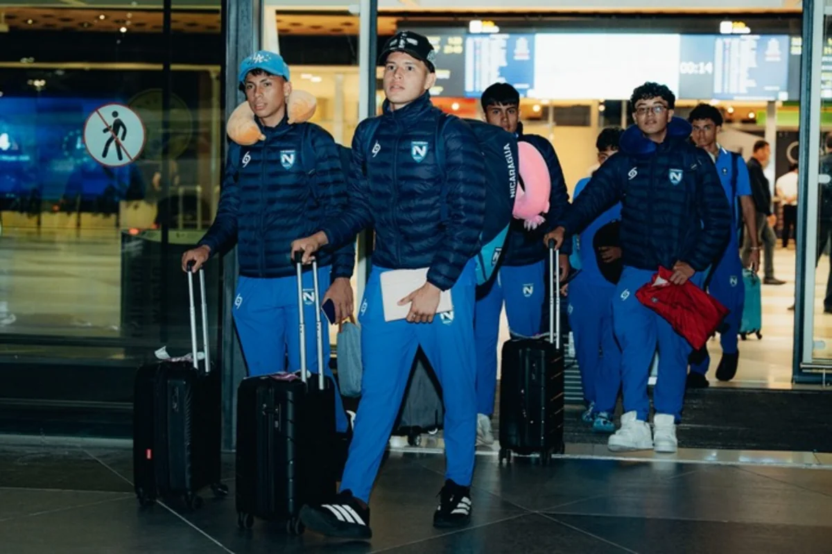 FIFA U-15 dünya çempionatının ilk iştirakçısı Bakıya gəldi