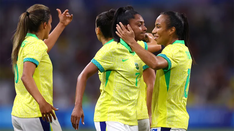 Braziliya 9-cu dəfə kuboku baş üzərinə qaldırıb