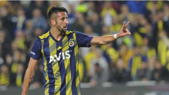 "Yuventus" və "Fənərbaxça"nın sabiq futbolçusu butslarını "mismardan asdı"