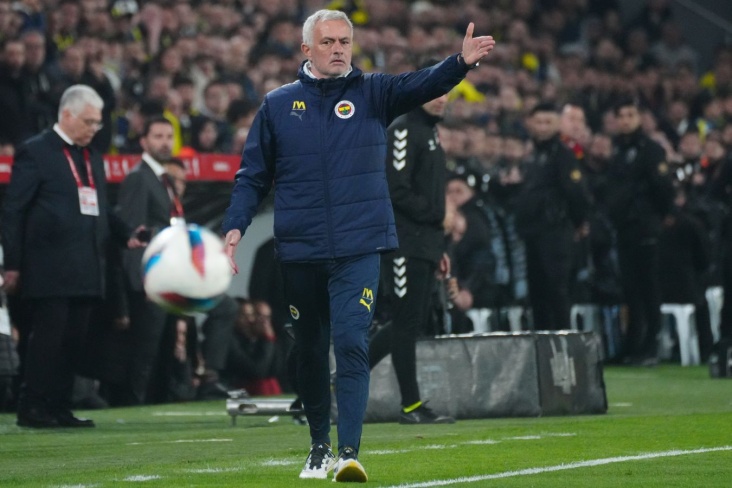 Mourinyo "Arsenal"ın hücumçusunu "Fənərbaxça"ya keçməyə razı salıb