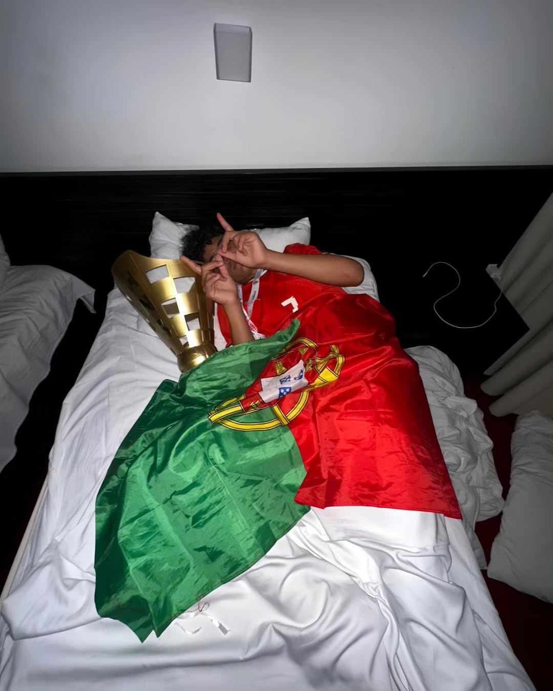 Ronaldonun oğlu ilk kuboku ilə şəkil paylaşdı