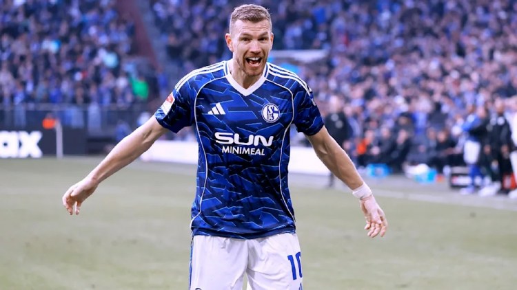 Tanınmış forvard karyerasını özünə doğma olan klubda başa vuracaq