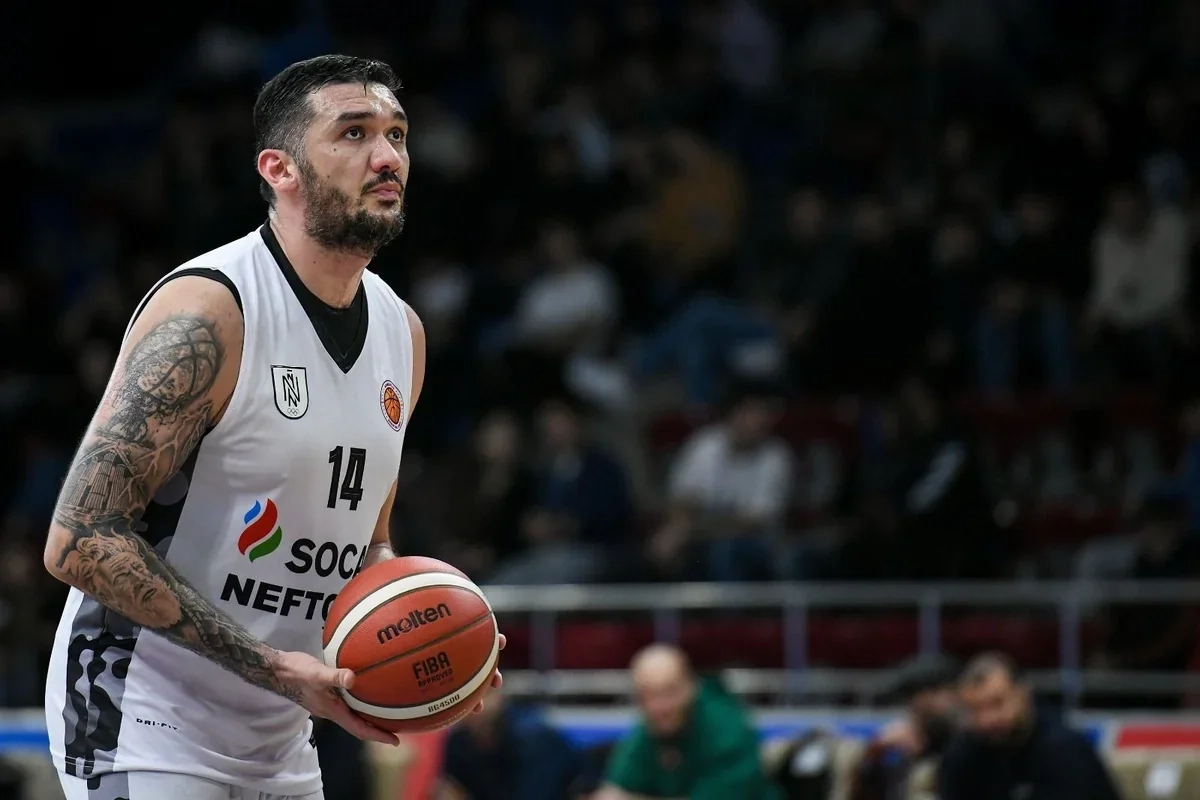 Milli üzvü "Neftçi"dən ayrıldı