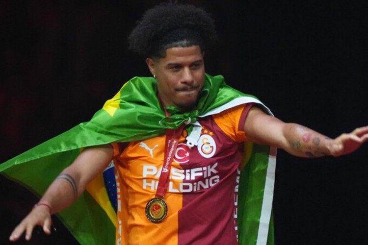 "Qalatasaray"ın yarımmüdafiəçisi "Napoli"nin hədəfində