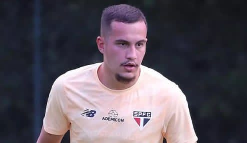 Azərbaycan klubu “San Paulu”nun futbolçusu ilə danışıq aparır