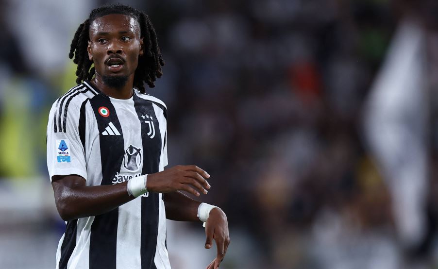 “Yuventus”un futbolçusu mayın oyunçusu seçildi