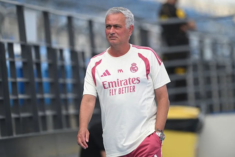Joze Mourinyo: "Oyunun gedişində 10 futbolçunu da əvəzləyə bilmərəm"