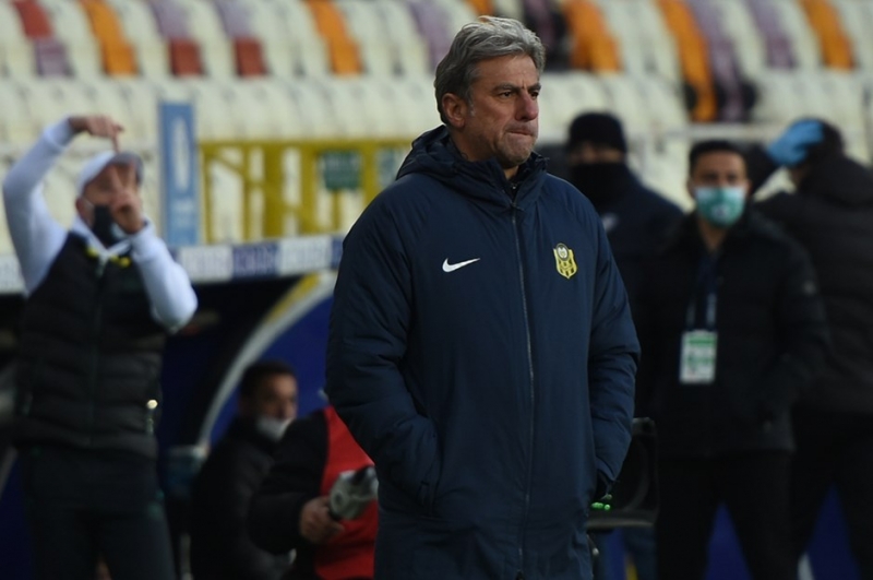 Türkiyə klubu baş məşqçisini istefaya göndərdi