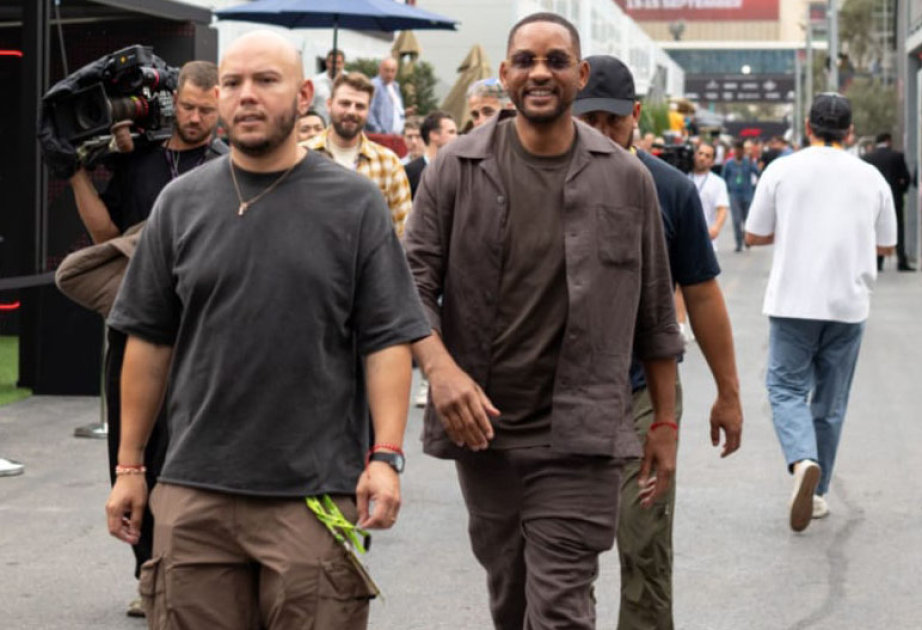 Uill Smit paddokda fanatları ilə görüşüb