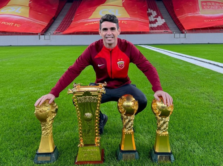 Tanınmış braziliyalı futbolçu vətənə dönür