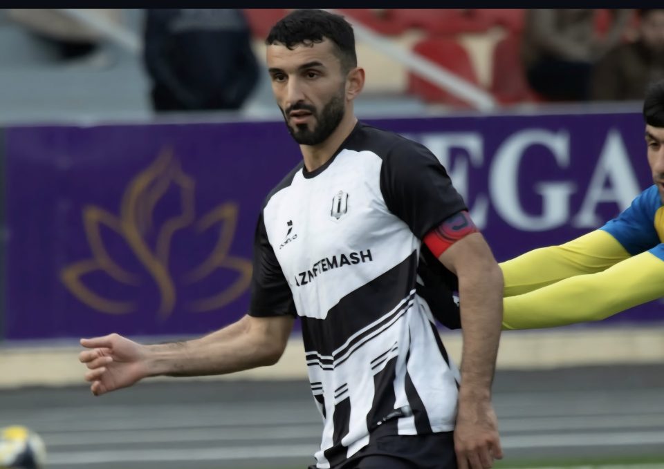 Daha bir təcrübəli futbolçu bölgə təmsilçisindən ayrıldı