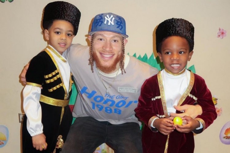 "Sabah"ın legionerlərinin övladları milli geyimdə