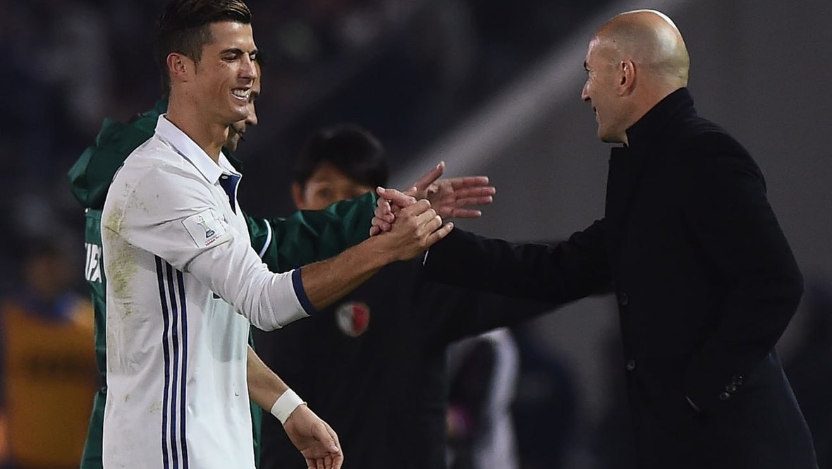 Zidandan Ronaldoya “bəy tərifi”