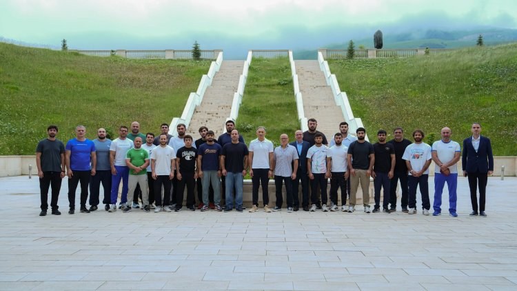 Federasiya prezidenti milli komanda ilə görüşdü