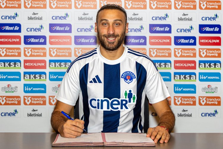 Cenk Tosun İstanbul klubu ilə müqavilə imzaladı