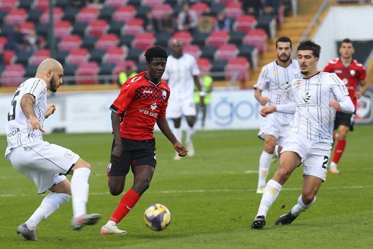 "Qarabağ"ın "Şamaxı", "Neftçi"nin "Qəbələ" qarşısında üstünlüyü