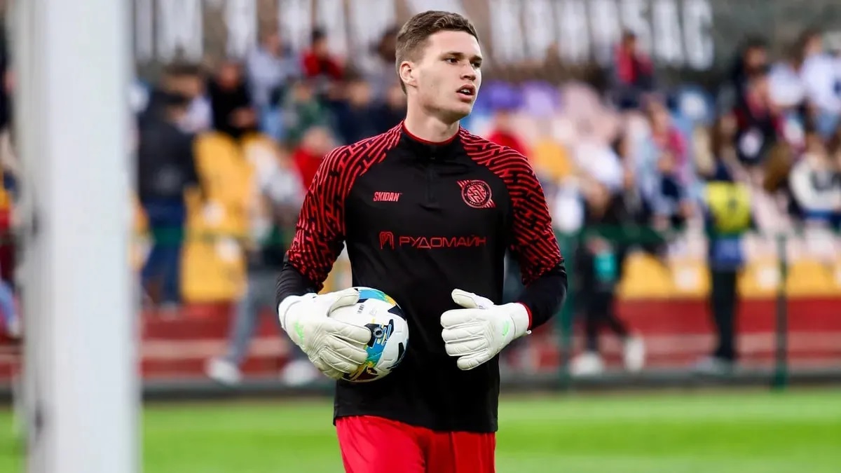 Ukrayna klubunun qolkiperi düşərgədən qaçıb