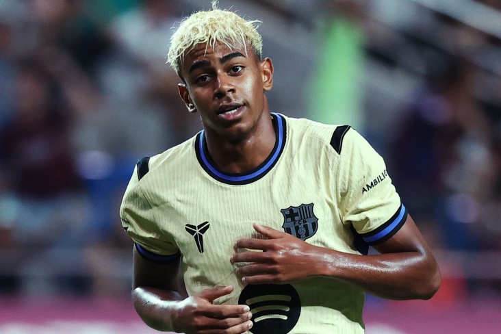 Lamin Yamal anasına aldığı evdən danışıb