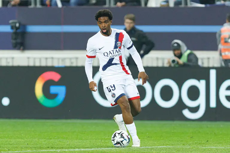 PSJ-nin hücumçusu İngiltərə klubuna transfer oldu