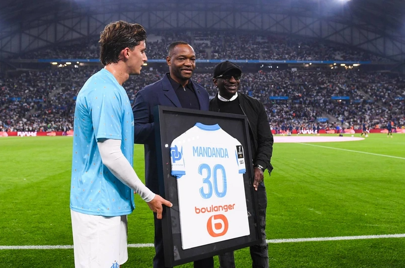 "Marsel" sabiq qapıçısının formasını əbədiləşdirib