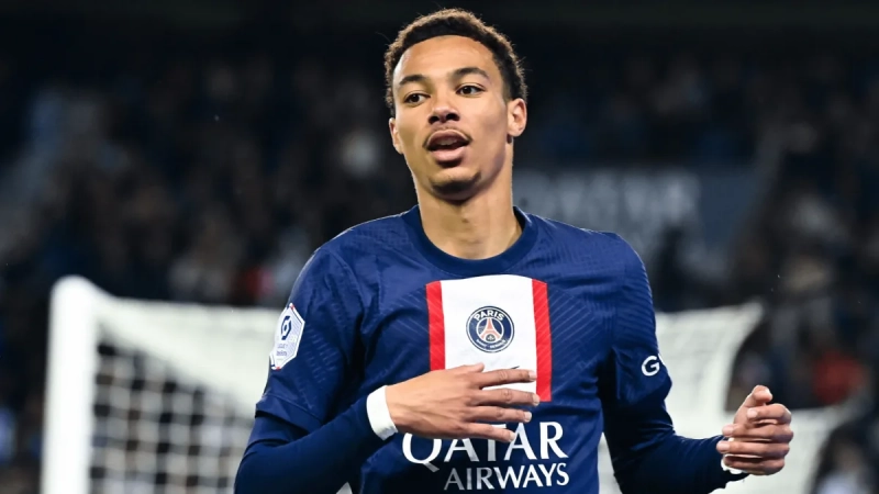 Premyer Liqa klubları PSJ-nin hücumçusu üçün yarışır