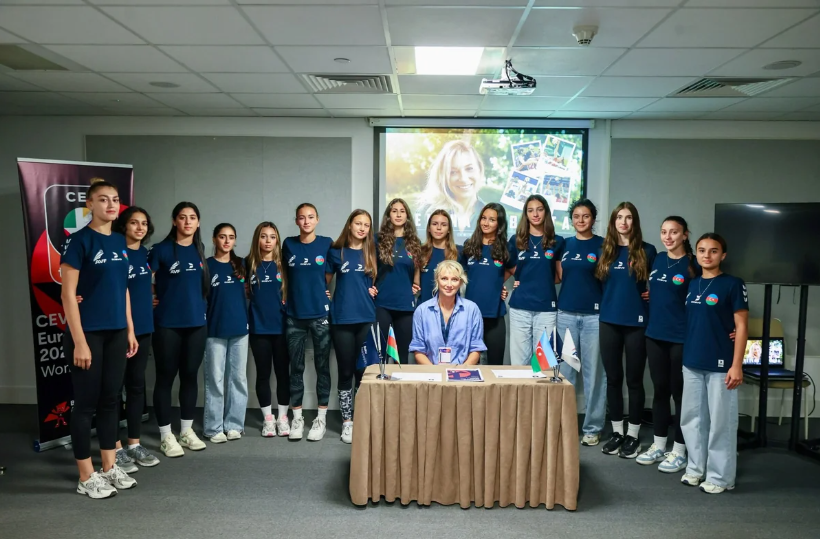 Yelena Şabovta Bakıda yeniyetmə və gənc voleybolçularla görüşdü